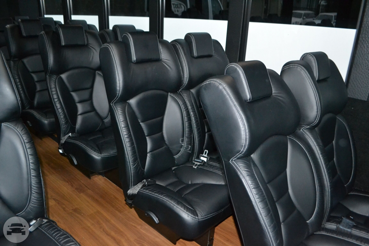Shuttle Bus Limo
Coach Bus /


 / Hourly HKD 120.00
