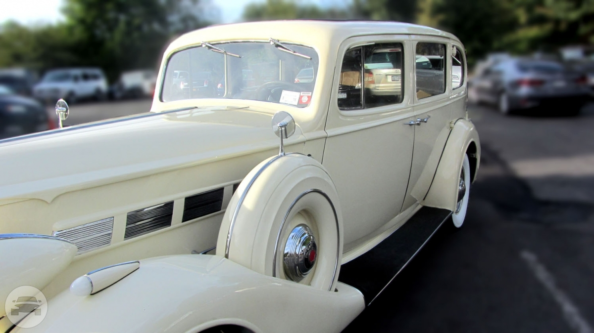 1937 Packard Super 8 Limousine
Sedan /


 / Hourly HKD 0.00

