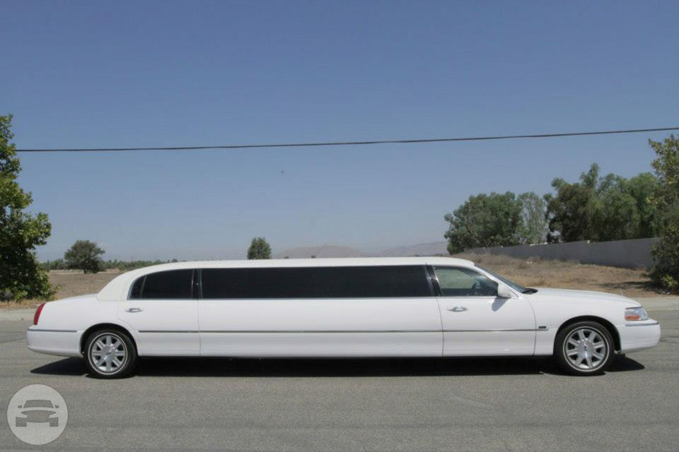 White 10-Passenger Lincoln Limousine
Limo /


 / Hourly HKD 0.00
