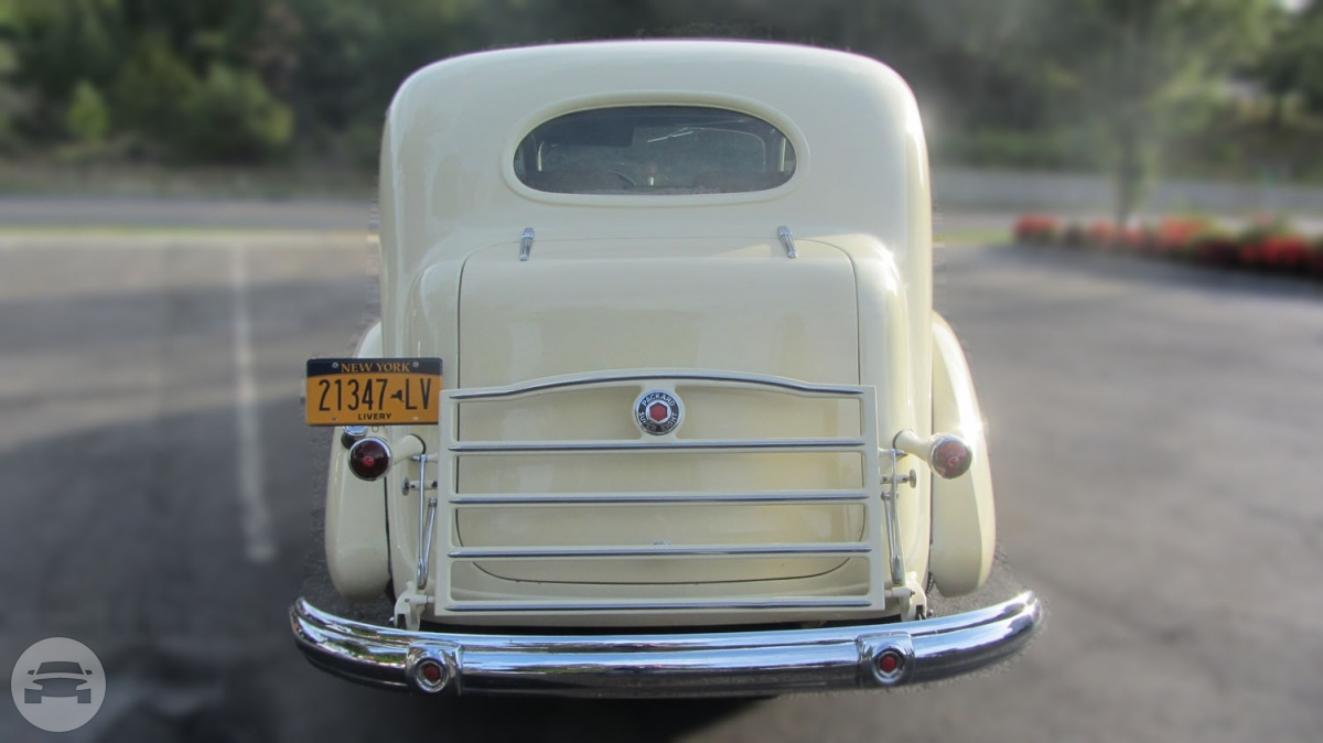 1937 Packard Super 8 Limousine
Sedan /


 / Hourly HKD 0.00
