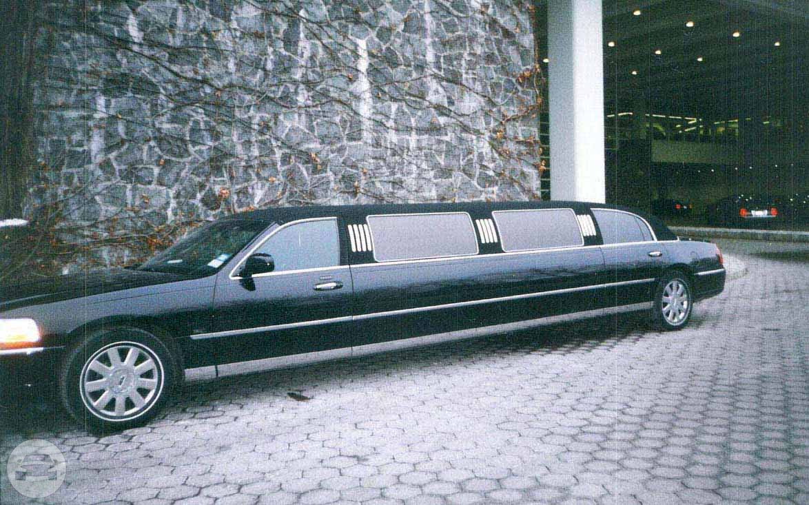 Stretch Limousine 10 Passenger Lincoln Town Car
Limo /


 / Hourly HKD 0.00
