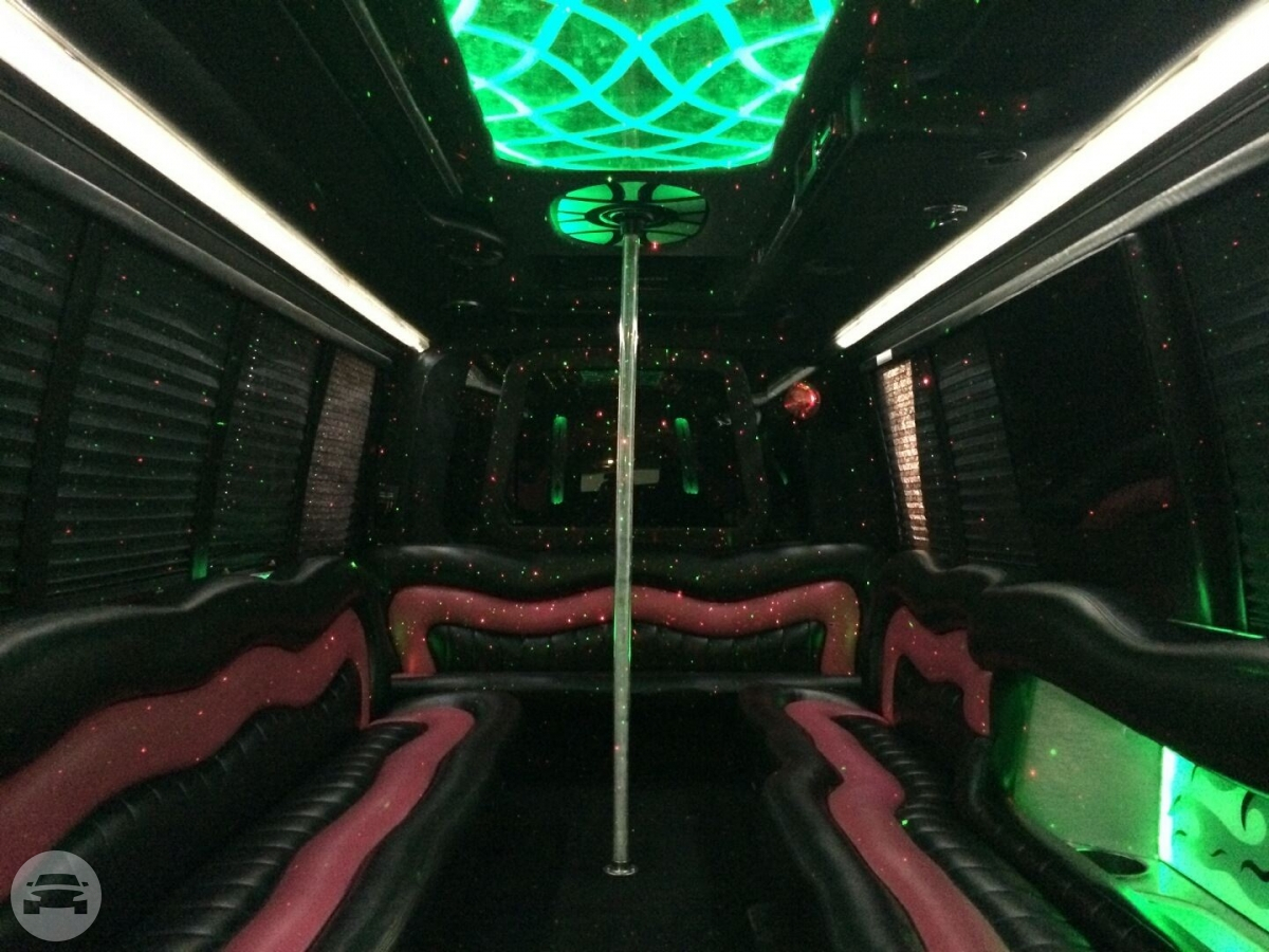 Party Bus 24 Pax
Party Limo Bus /


 / Hourly HKD 0.00
