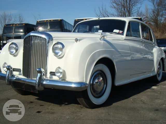 1955 Bentley Rolls Royce
Sedan /


 / Hourly HKD 150.00
 / Hourly HKD 150.00
