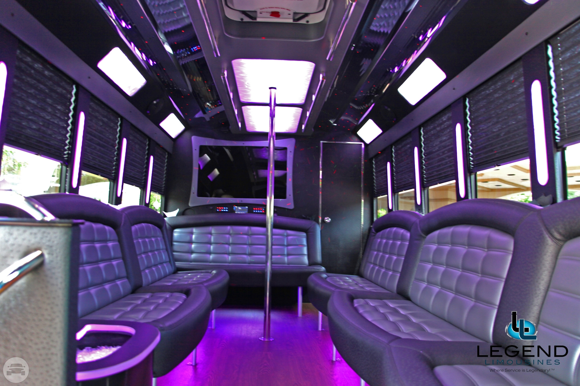 2016 Mack Edition 20 Passenger Black Party Bus
Party Limo Bus /


 / Hourly HKD 0.00
