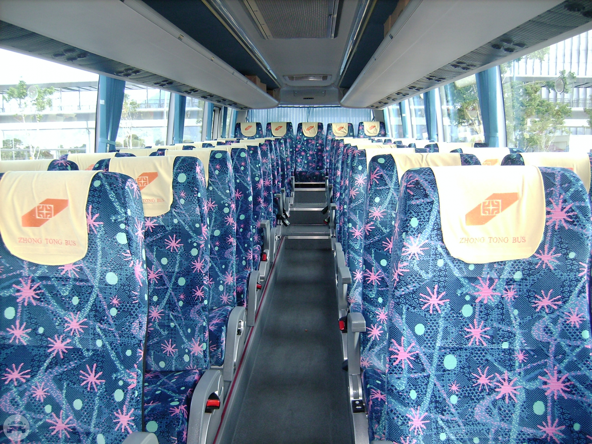 Luxury Bus - 45 Seats
Coach Bus /
New Territories, Hong Kong

 / Hourly HKD 550.00
 / Airport Transfer HKD 1,400.00
