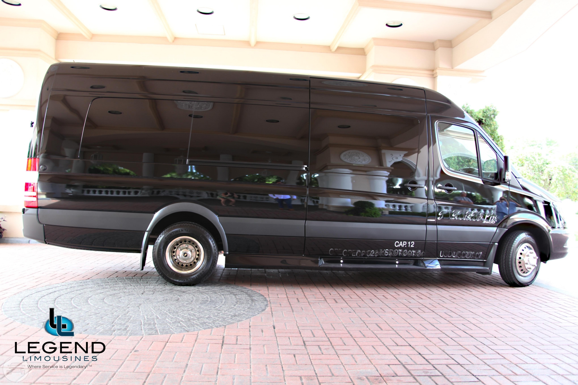 Mercedes Benz 12 Passenger Limo Bus
Van /


 / Hourly HKD 0.00
