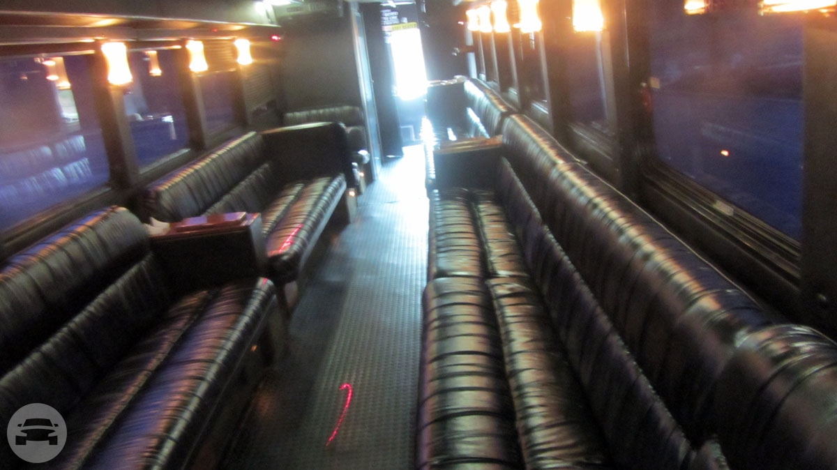 Freightliner 43 Pass Party Bus Lounge
Party Limo Bus /


 / Hourly HKD 0.00
