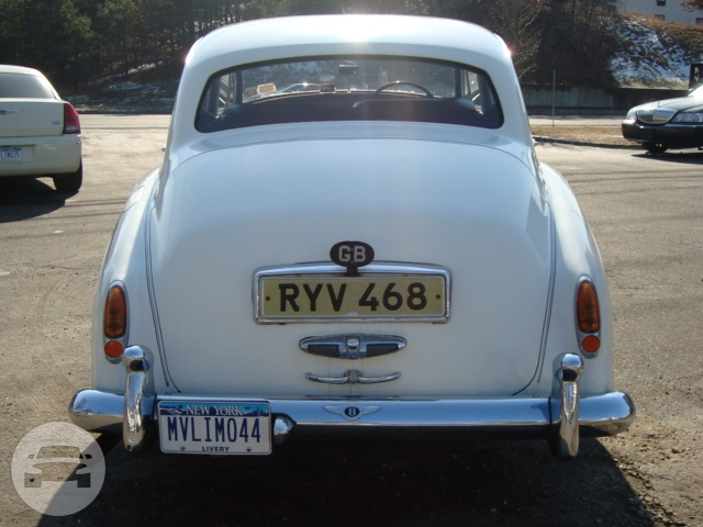 1955 Bentley Rolls Royce
Sedan /


 / Hourly HKD 150.00
 / Hourly HKD 150.00
