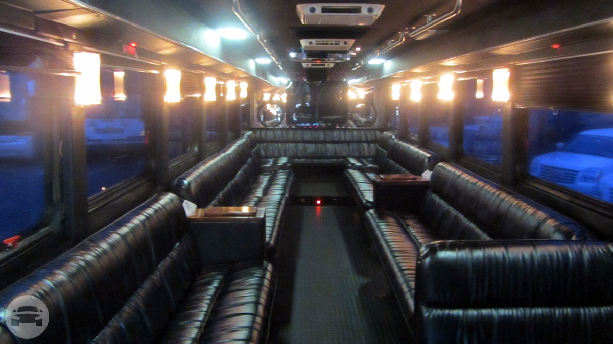Freightliner 43 Pass Party Bus Lounge
Party Limo Bus /


 / Hourly HKD 0.00
