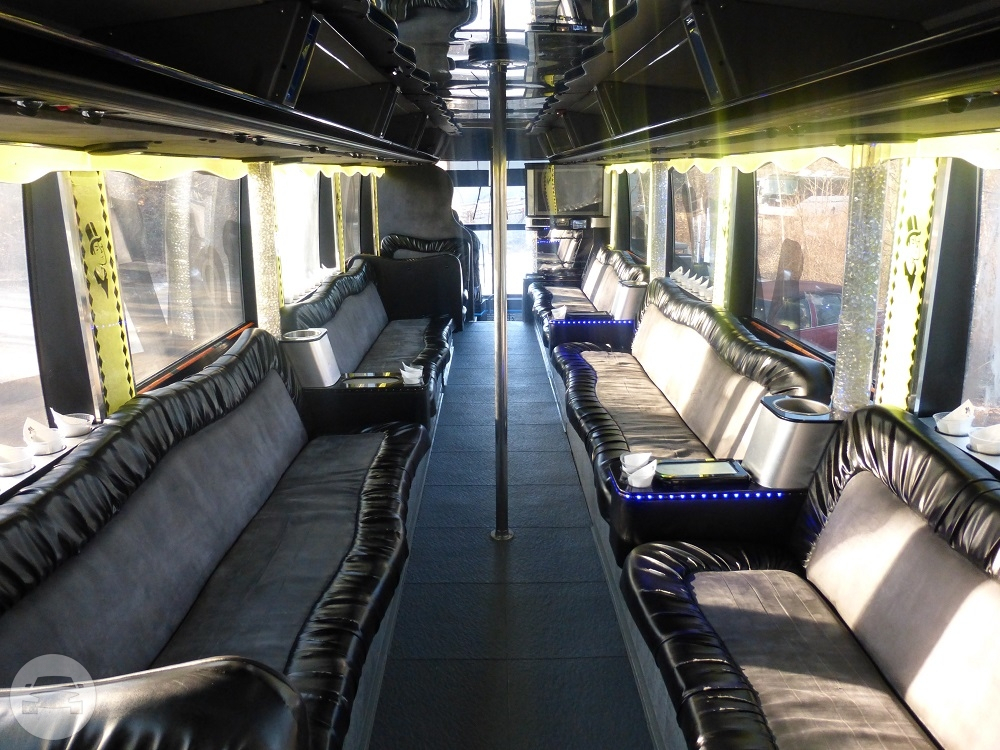 Prevost Luxury Lounge Party Bus 35 Passenger
Party Limo Bus /


 / Hourly HKD 0.00
