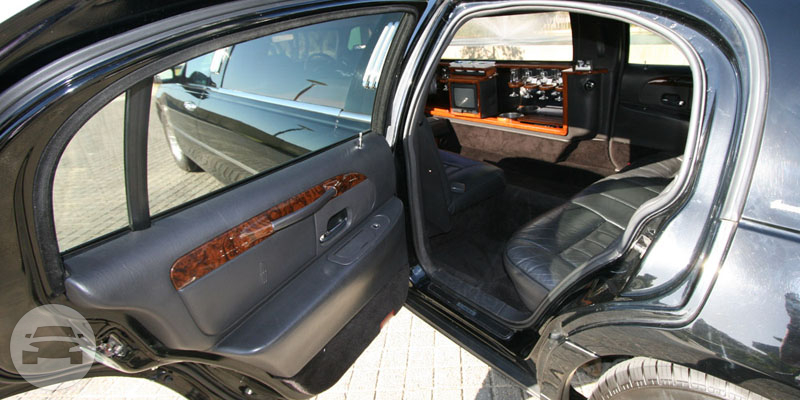 Lincoln Stretch Limousine
Limo /


 / Hourly HKD 0.00
