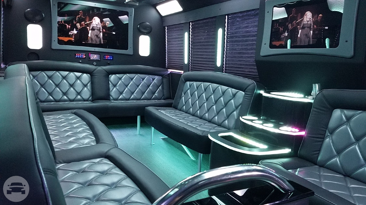 20 Passenger Party Bus Limo - White
Party Limo Bus /


 / Hourly HKD 135.00
