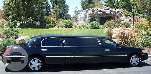 LINCOLN TOWN CAR STRETCH LIMO 6 PASSENGER
Limo /


 / Hourly HKD 65.00
