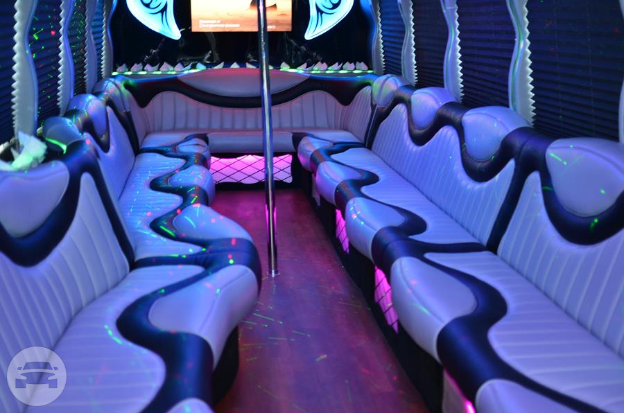 36 Passenger 2015 The Party Bus Ride, Amelia
Party Limo Bus /


 / Hourly HKD 333.00
