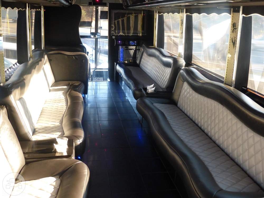 Prevost Luxury lounge coach 45 passenger
Party Limo Bus /


 / Hourly HKD 0.00
