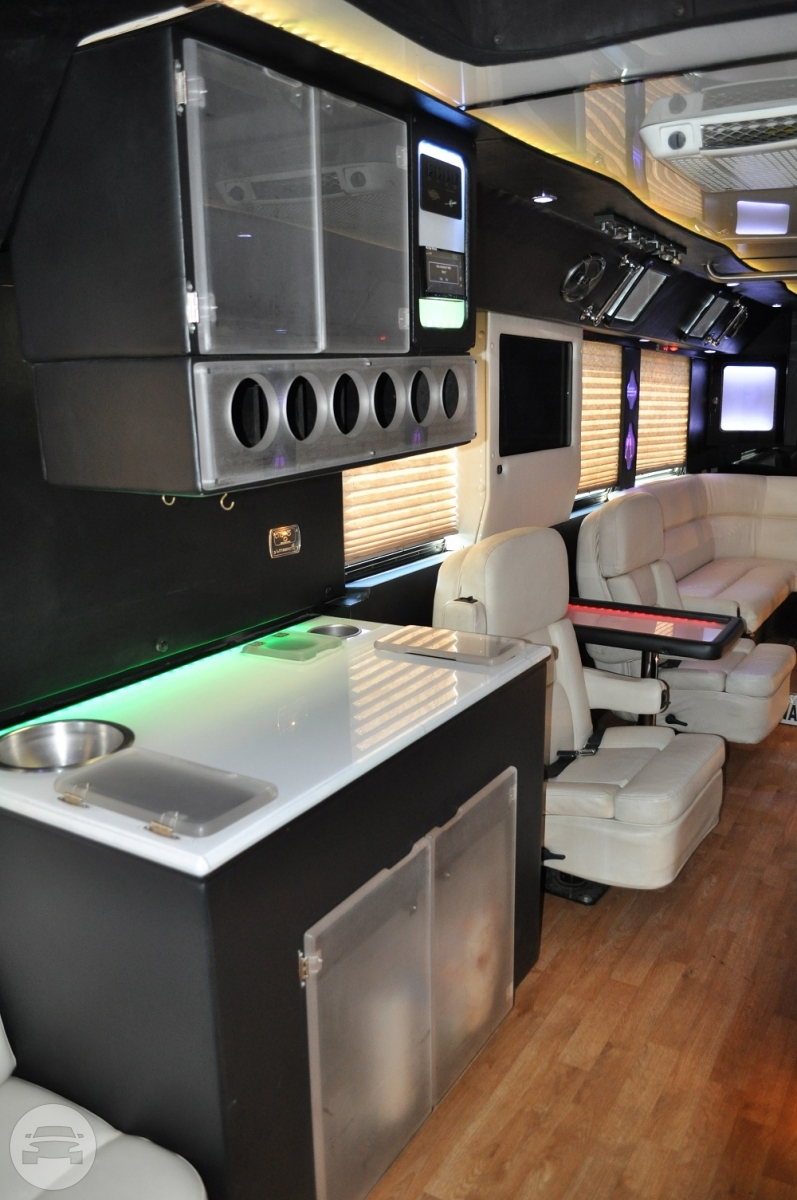 Freightliner Party Bus 35 Passenger
Party Limo Bus /


 / Hourly HKD 0.00
