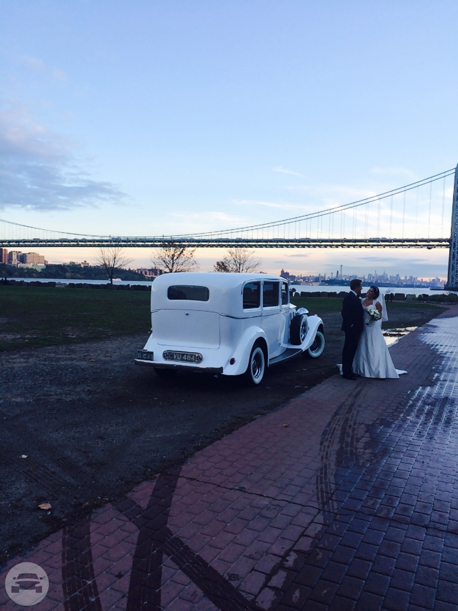 1937 ROLLS ROYCE
Sedan /


 / Hourly HKD 0.00
