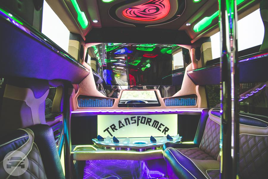 Hummer H2 Transformer
Party Limo Bus /


 / Hourly HKD 225.00
