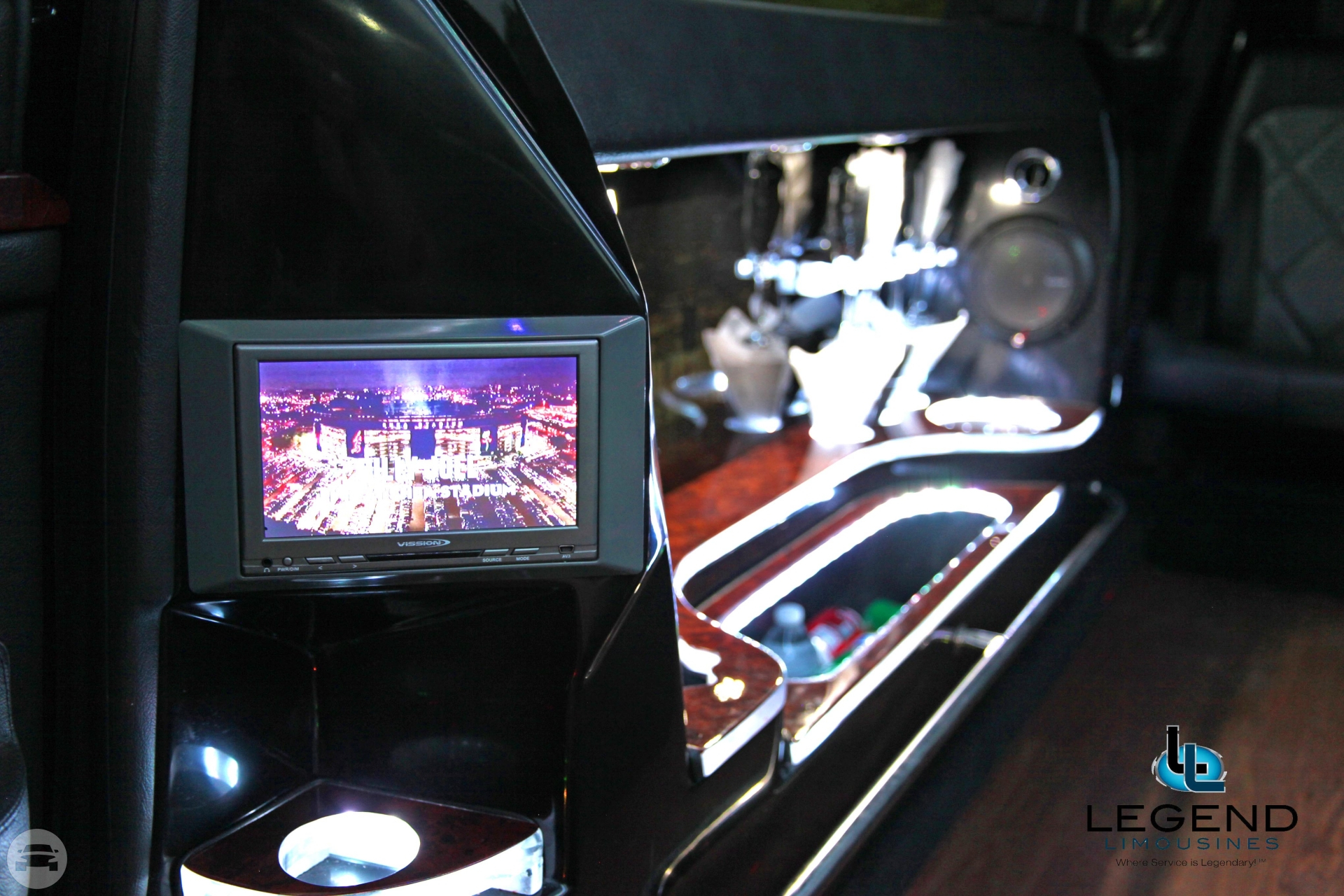 Black Lincoln MKT Stretch 8-10 Passenger Limousines
Limo /


 / Hourly HKD 0.00
