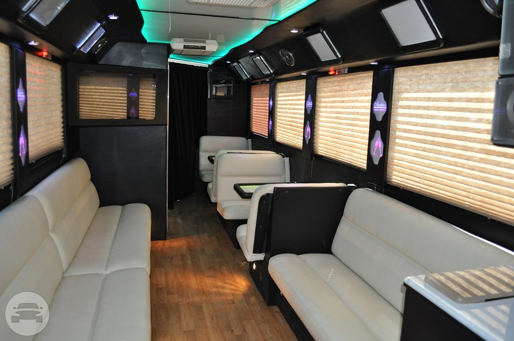 35 Passenger Freightliner Limo Bus
Party Limo Bus /


 / Hourly HKD 235.00
