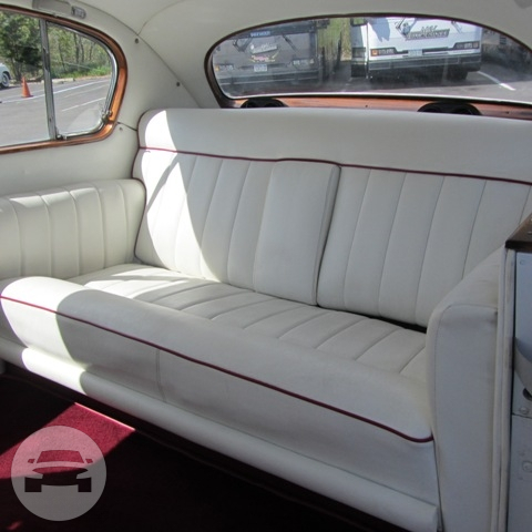 1961 Princess Rolls Royce
Sedan /


 / Hourly HKD 0.00
