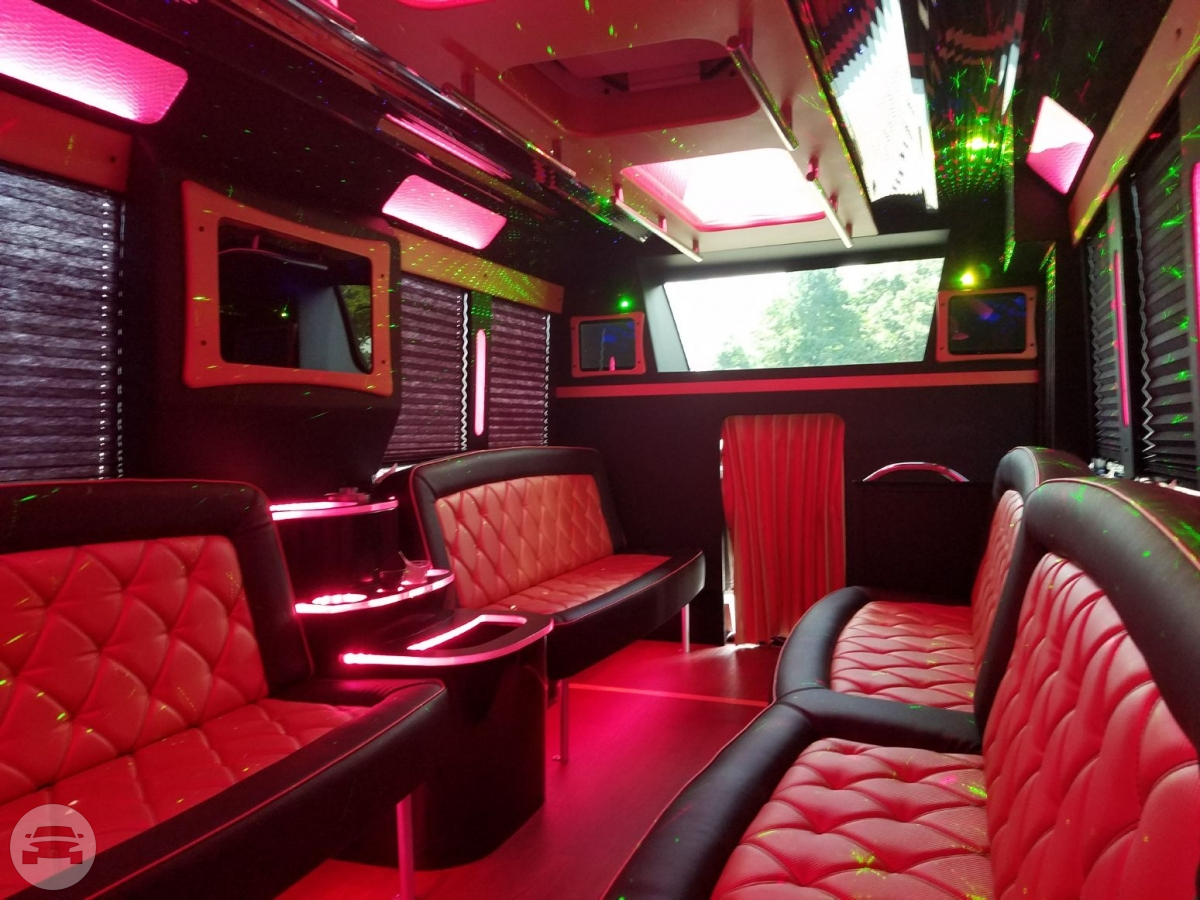20 Passenger Party Bus Limo - Black
Party Limo Bus /


 / Hourly HKD 135.00
