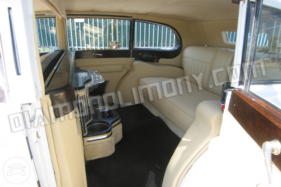 1947 Rolls Royce
Sedan /


 / Hourly HKD 150.00
 / Hourly HKD 150.00
