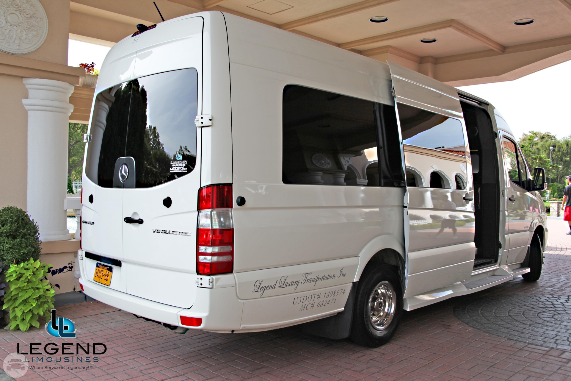 13 Passenger White Diamond Mercedes Benz Sprinter Limo Bus
Van /


 / Hourly HKD 0.00
