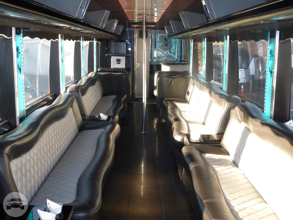 Prevost Luxury lounge coach 45 passenger
Party Limo Bus /


 / Hourly HKD 0.00
