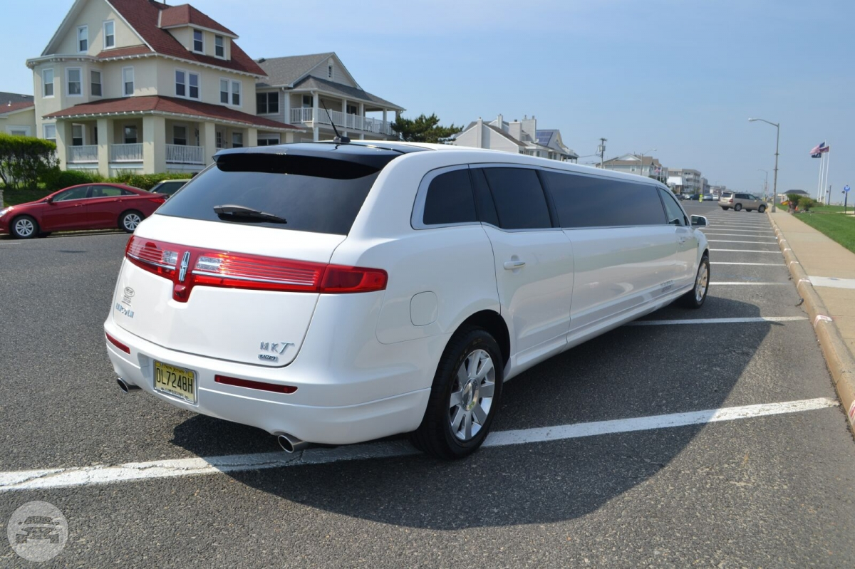 Lincoln MKT Stretch Limousine
Limo /


 / Hourly HKD 80.00
