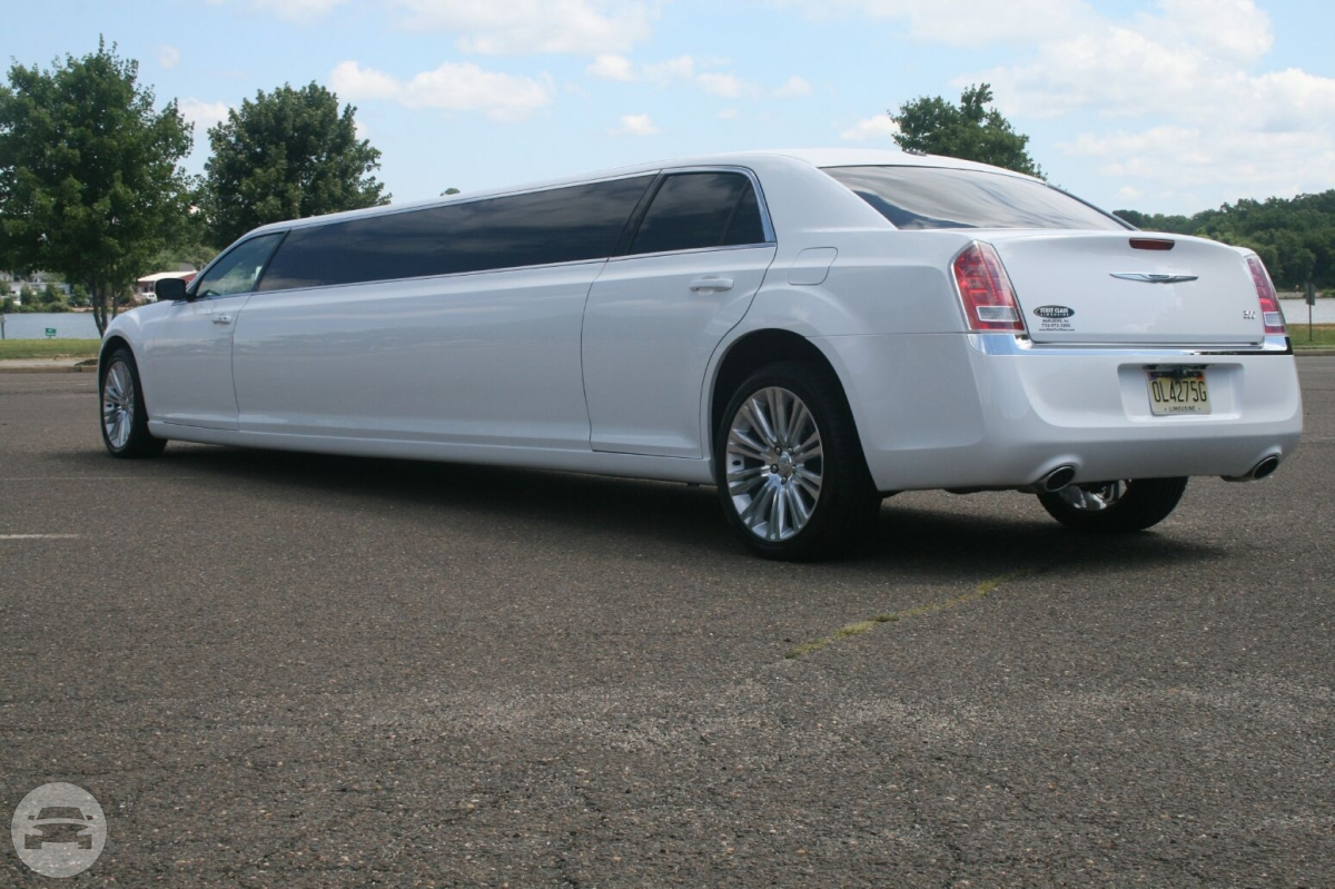 Chrysler 300 Stretch Limousine
Limo /


 / Hourly HKD 80.00
