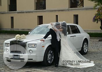 White Rolls Royce Phantom
Sedan /


 / Hourly HKD 0.00
