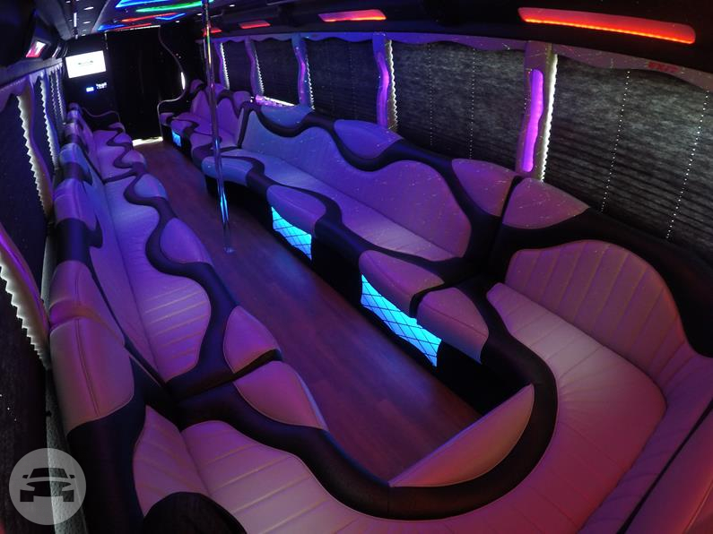 36 Passenger 2015 The Party Bus Ride, Amelia
Party Limo Bus /


 / Hourly HKD 333.00
