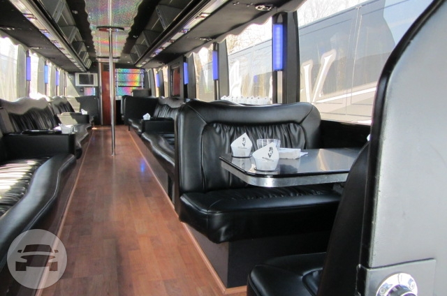 Prevost Lounge Party Bus 55 Passenger
Party Limo Bus /


 / Hourly HKD 0.00
