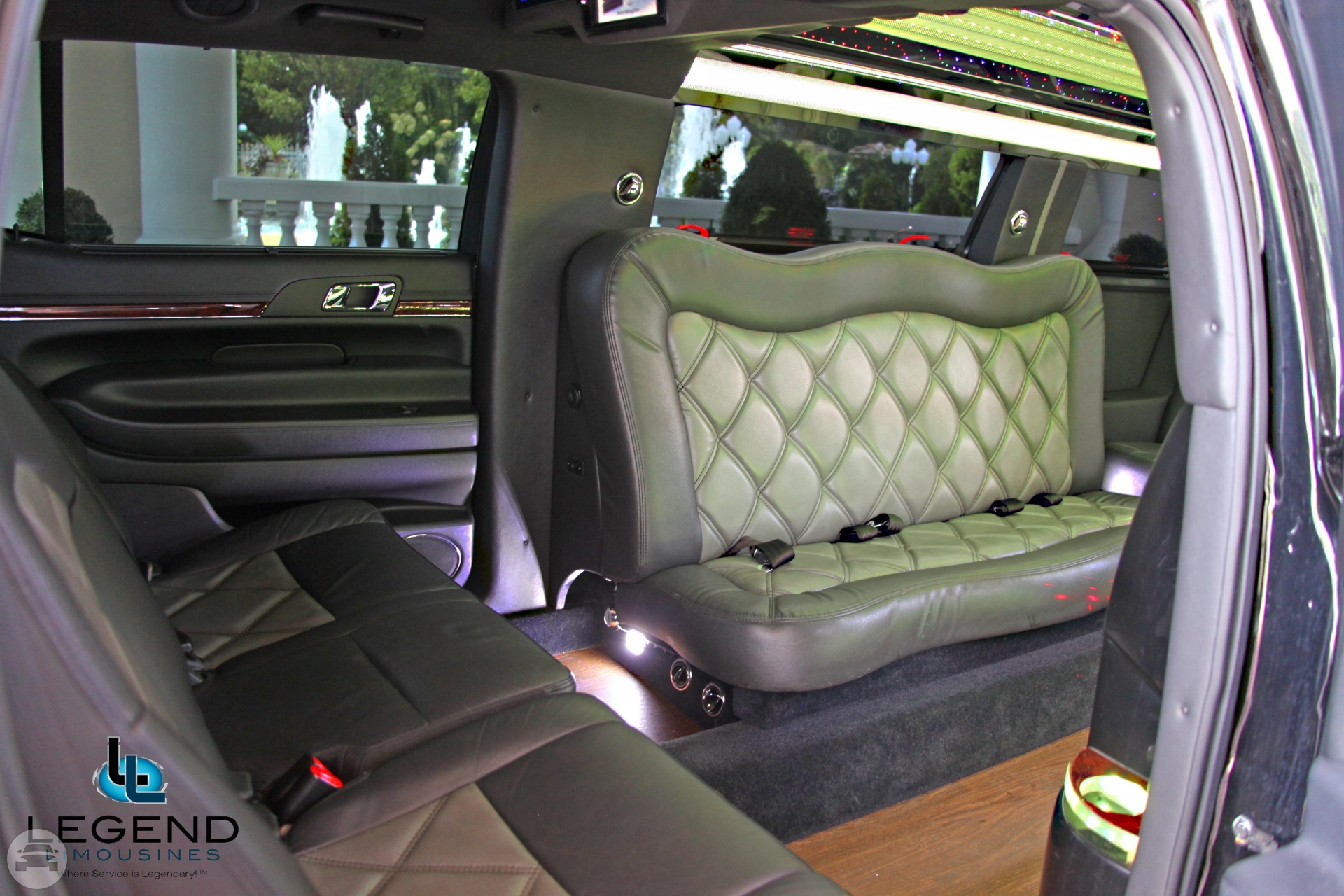 Black Lincoln MKT Stretch 8-10 Passenger Limousines
Limo /


 / Hourly HKD 0.00
