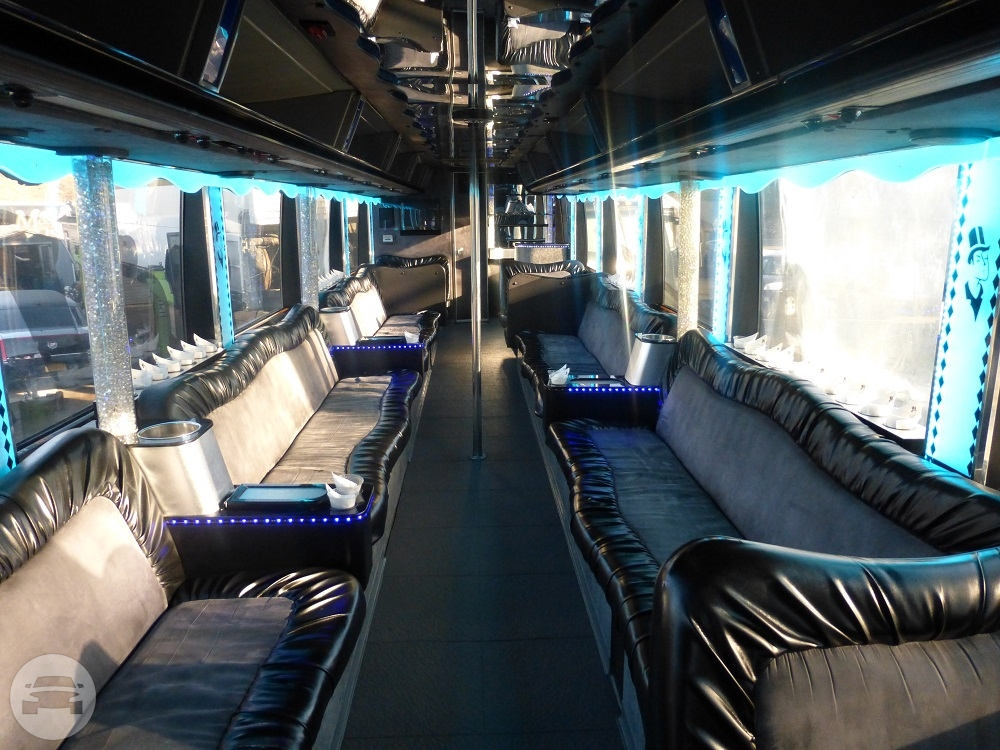 Prevost Luxury Lounge Party Bus 35 Passenger
Party Limo Bus /


 / Hourly HKD 0.00

