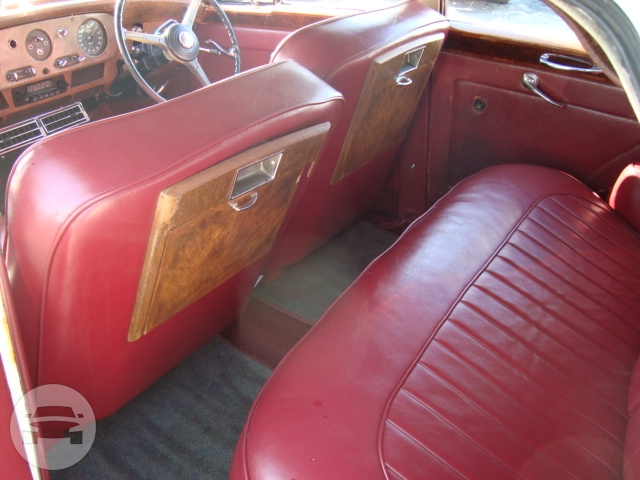 1955 Bentley Rolls Royce
Sedan /


 / Hourly HKD 0.00
