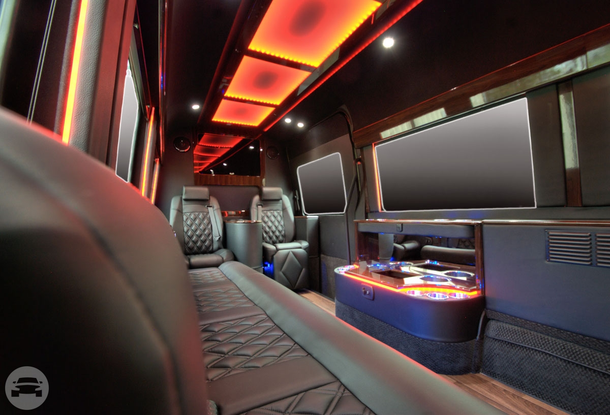 Mercedes VIP Sprinter 10 passenger
Coach Bus /


 / Hourly HKD 0.00
